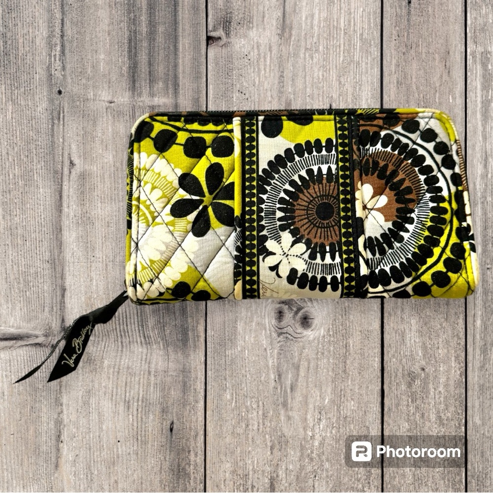 Vera Bradley Cocoa Moss Wallet EUC